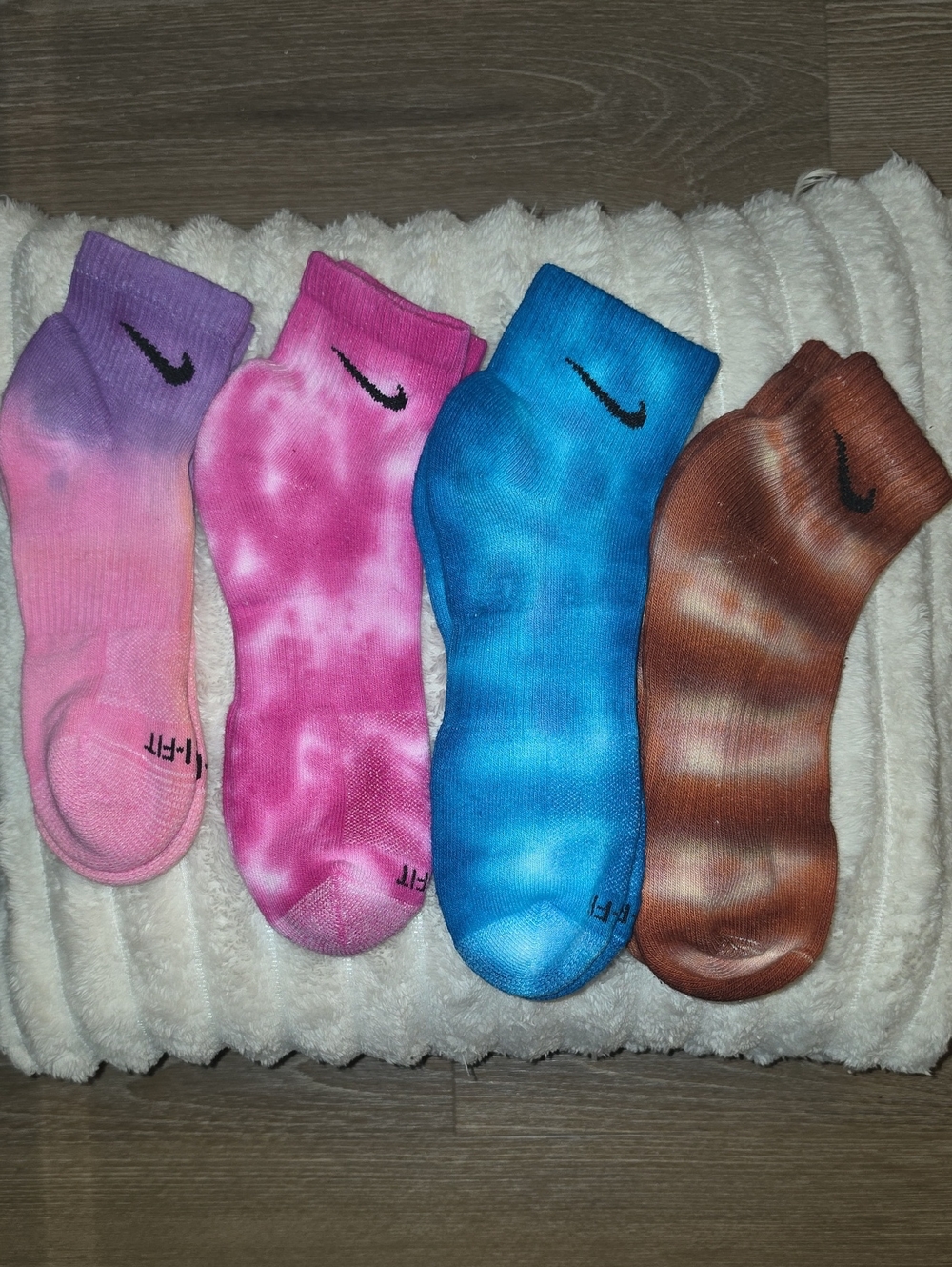 4 Nike Tie-Dye Low-Cut Socks — Purple, Pink, Blue, Brown